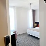 Evelia Hotel *