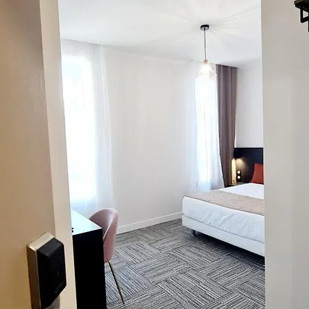 Evelia Hotel *
