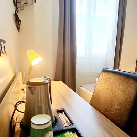 Evelia Hotel *