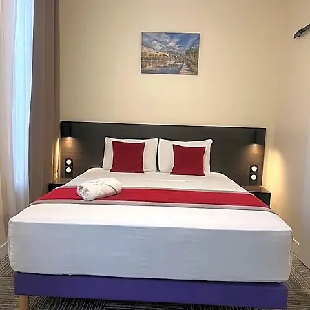 Evelia Hotel